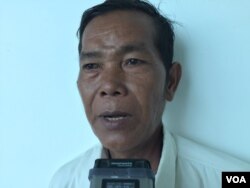 លោក សុះ តុញ ដើម​បណ្តឹង​រដ្ឋប្បវេណី ដែល​ចង់​បាន​សំណង​សមូហភាព។ (ហ៊ុល រស្មី/VOA)