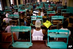 Rollers make cigars at La Corona cigar factory in Havana, Cuba, March 2, 2017.