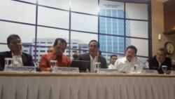 Ketua BPK Agung Firman Sampurna (tengah) dan Jaksa Agung ST Burhanuddin (kedua dari kanan) saat menggelar konferensi pers bersama di kantor BPK, Jakarta, Rabu, 8 Januari 2020. (Foto: VOA/Sasmito)
