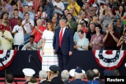 Predsednik SAD Donald Tramp i prva dama Melanija Tramp tokom proslave Dana nezavisnosti (Foto: AP)