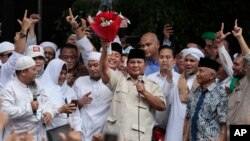 Prabowo Subianto bersama massa pendukungnya di Jakarta (foto: ilustrasi).