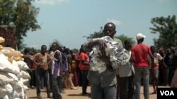 FILE - A Central African Republic man receives food at a food distribution site in Makunzi Wali in northern C.A.R. (Photo: Zack Baddorf for VOA)