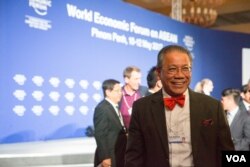 លោក សុខ ស៊ីផាណា​ ទីប្រឹក្សា​ជាន់ខ្ពស់​របស់​រដ្ឋាភិបាល​ ចូលរួម​ពិភាក្សា​ក្នុង​វេទិកា​សេដ្ឋកិច្ច​ពិភពលោក​ ក្នុង​រាជធានី​ភ្នំពេញ​ នៅ​ថ្ងៃទី​១២ ខែ​ឧសភា​ ឆ្នាំ​២០១៧។ (ខាន់ សុគុំមនោ/VOA)