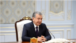 O'zbekiston rahbari Shavkat Mirziyoyev Afg'oniston Milliy birdamlik oliy kengashi raisi Abdulla Abdulla bilan uchrashuvda. Toshkent, 11-noyabr, 2020.