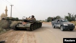 ტრიპოლს რამდენიმე მხრიდან უტევენ