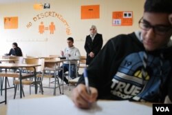 Palestinian children at a UNRWA-run school in Lebanon, one of 700 across the region. (J. Owens/VOA)
