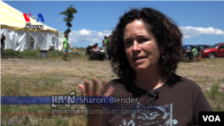 អ្នកស្រី Sharon Blender គឺ​ជា​នាយិកា​ប្រតិបត្តិ​នៃកម្មវិធី​បោះជំរំ​មរតក​ខ្មែរ។ (សាយមុន្នី/VOA)