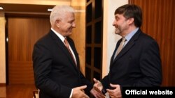 Zamenik pomoćnika američkog državnog sekretara Metju Palmer sa crnogorskim premijerom Duškom Markovićem u Podogorici, 9. septembar 2019. (gov.me)