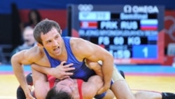 მსოფლიოს სამგზის ჩემიონი ახალგორელი მოჭიდავე ბესიკ კუდუხოვი, იგი 2013 წელს ავტოკატასტროფაში დაიღუპა