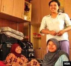 Sebagian TKI yang menginap di tempat penampungan sementara di KBRI, Kairo (foto: dok).