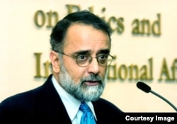 Ahmad Rashid - jihod, Tolibon, O'zbekiston Islomiy Harakati va boshqa guruhlar; Markaziy Osiyoda islom va siyosat xususida bir necha kitoblar muallifi