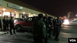 A large crowd of Cambodian Americans protests against the visit of Lt. Gen. Hun Manet, Deputy Chairman of Joint Staff in the Royal Cambodian Armed Forces, and the eldest son of Prime Minister Hun Sen, in Long Beach, CA, on Saturday, April 9, 2016. (Poch Reasey/VOA Khmer)