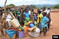 New arrivals awaiting registration at camp, Jan. 7, 2016. (Lameck Masina/VOA)
