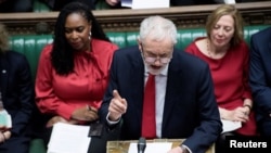 "Premijerka treba da se povuče. Ne nekog neodređenog dana – nego odmah, kako bismo budućnost ove zemlje odredili na opštim izborima”: Džeremi Korbin