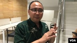 dr. Ahmad Faried, PhD dari Fakultas Kedokteran Universitas Padjadjaran, memberikan keterangan pada wartawan di Jakarta. (Foto: Rio Tuasikal/VOA)