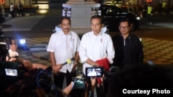 Presiden Jokowi dalam konferensi pers di Alun-Alun Purworejo, Jawa Tengah hari Kamis (29/8). (Foto: Biro Setpres RI)