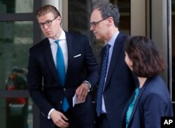 Alex van der Zwaan, left, leaves Federal District Court in Washington, April 3, 2018. A federal judge sentenced Alex van der Zwaan to 30 days in prison.