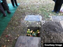 북한 피바다가극단에서 성악가로 활동한 박경재 씨의 유해가 지난달 31일 시카고 인근 ‘클라렌돈 힐스’ 묘지에 묻혔다.