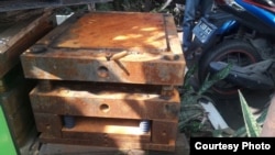 Mesin press plat besi atau moulding yang diduga menjadi tempat menyimpan narkoba. (Foto: dokumentasi keluarga)