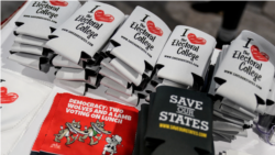 Suvenire nga mbështetësit e sistemit të Kolegjit Elektoral gjatë Konventës Republikane