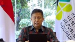 Menkes Budi Gunadi Sadikin mengatakan varian Omicron rentan terhadap kalangan lansia dan anak-anak. (VOA)