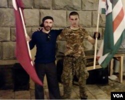 მარცხნივ: დაკავებული ჯაბა მელქაძე