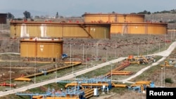 Türkiyənin Aralıq Dənizi sahilindəki Ceyhan limanında neft çənləri