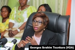 La ministre de l'éducation nationale Kandia Camara, le 17 septembre 2017 à Abidjan, en Côte d'Ivoire. (VOA/Georges Ibrahim Tounkara)