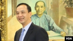 朱立伦(2015年11月9日资料照片 美国之音李逸华拍摄)