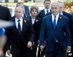 FILE - Russian President Vladimir Putin, left, and Israeli Prime Minister Benjamin Netanyahu attend a military parade in Red Square, Moscow, Russia, May 9, 2018.