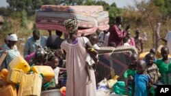 Des réfugiés fuient la violence au Soudan du Sud pour l'Ouganda. (photo d'archives)