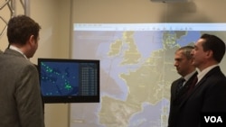 Aireon engineers, led by Chief Technology Officer Vincent Capezzuto, far right, discuss the Aireon flight-tracking system aboard the SpaceX rocket, Jan. 11, 2017. (C. Presutti/VOA)