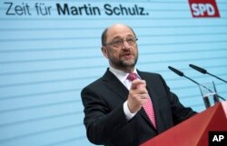 Candidate of the German Social Democrats, SPD, for the upcoming elections and former president of the European Parliament Martin Schulz speaks during a news conference at the party's headquarters in Berlin, Germany, Jan. 30, 2017.
