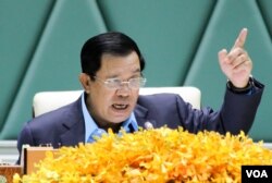 រូបឯកសារ៖ លោក​នាយក​រដ្ឋមន្រ្តី​ហ៊ុន សែន ថ្លែង​នៅ​ក្នុង​វេទិកា​ថ្នាក់ជាតិ​លើកទីមួយ​ស្ដី​អំពី​«​ការការពារ និង​អភិរក្ស​ធនធាន​ធម្មជាតិ​»​ នៅ​វិមា​ន​សន្តិភាព នៅ​ថ្ងៃ​ច័ន្ទ ទី​២២​ ខែ​សីហា ឆ្នាំ​២០១៦។