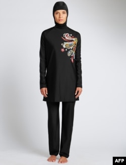 Burkini keluaran peritel Inggris Marks and Spencer tahun ini.