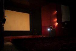 Bioskop Ariana di Kabul, Afghanistan, terlihat kosong, tanpa pengunjung, Kamis, 4 November 2021. Taliban memerintahkan bioskop di Afghanistan untuk berhenti beroperasi. (Foto AP/Bram Janssen)