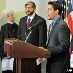 Musulmon yetakchilar Kongressda yangrayotgan tanqidni qoralab, jamoa qonun-tartibot organlari bilan yaqindan ishlayotganini aytadi