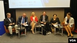 Učesnici skupa "Novi pakt za Evropu: Kako da ugrabimo priliku", koju je organizovao Centar za evropske politike.