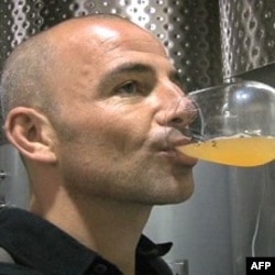 Vinoni tatib ko'rish - Arno Debonning kasbi