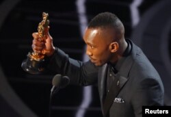 Best Supporting Actor winner Mahershala Ali at the 89th Academy Awards ceremony in Los Angeles, Feb. 26, 2017.