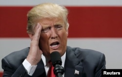 U.S. Republican presidential candidate Donald Trump speaks at a campaign event in Milwaukee, Wis., April 4, 2016.