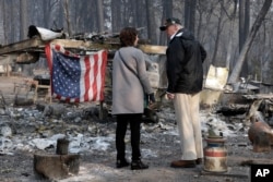 رئیس جمهوری آمریکا از مناطق آسیب دیده در آتش سوزی در شمال ساکرامنتو، مرکز ایالت کالیفرنیا دیدار کرد.