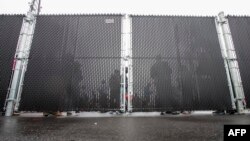 در مقایسه با کشورهای اروپایی، عبور از مرز امریکا-کانادا بسیار آسان است