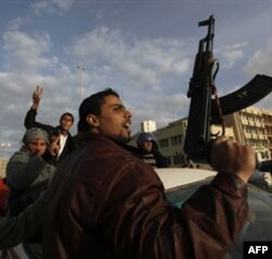 Qaddafiy: namoyishlar ortida turgan al-Qoida va Usama bin Laden