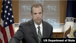 Mark Toner, juru bicara Deplu AS mengatakan, penggunaan email pribadi juga terjadi pada Menlu sebelum Clinton.