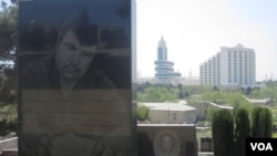 Elmar Hüseynovun qəbirüstü abidəsi