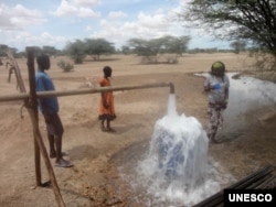 Local area Chief, Mrs. Elamach, undertakes rapid quality assessment at the test pumping site in Napuu Borehole, Kenya. (© UNESCO/Nairobi Office)