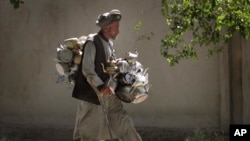 شماری افغانها بن‌بست سیاسی را دلیل نابسامانی اقتصادی کشورشان می دانند