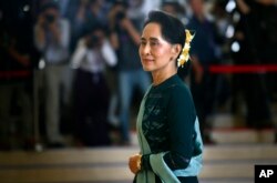 លោក​ស្រី​ Aung San Suu Kyi ជា​ប្រធាន​ក្រុមប្រឹក្សា​រដ្ឋនៃ​ប្រទេស​មីយ៉ាន់ម៉ា។
