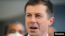 交通部长皮特·布蒂吉格。（路透社照片）